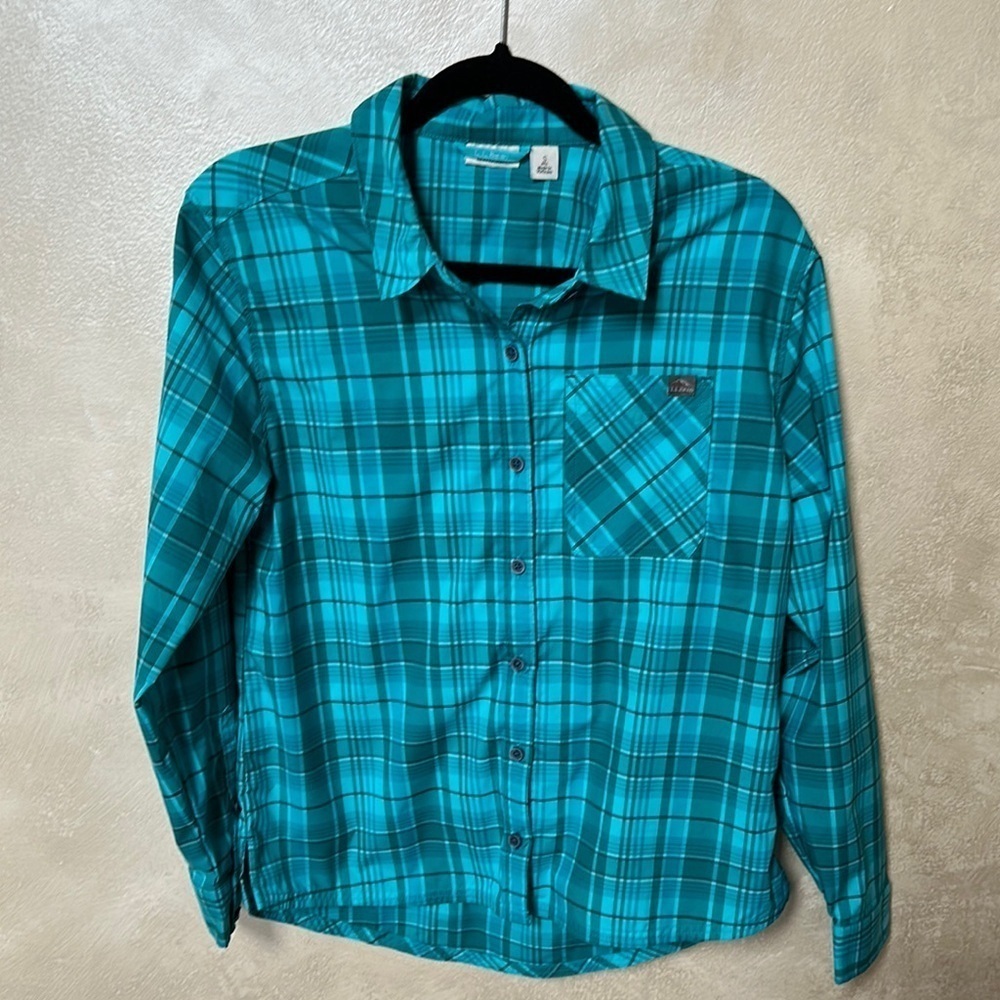 L.L. Bean Blue Casual Button Down Shirt sz small